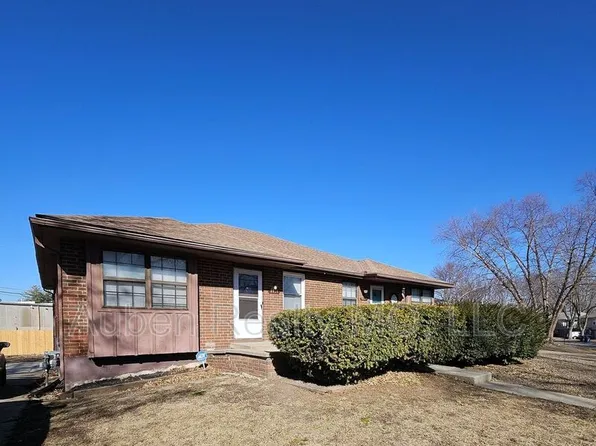 1031 SW Kingscross Rd, Blue Springs, MO 64014