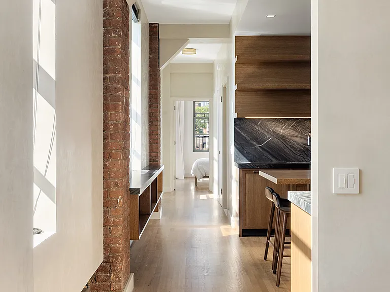 135 W 3rd St #5 — Photo 4