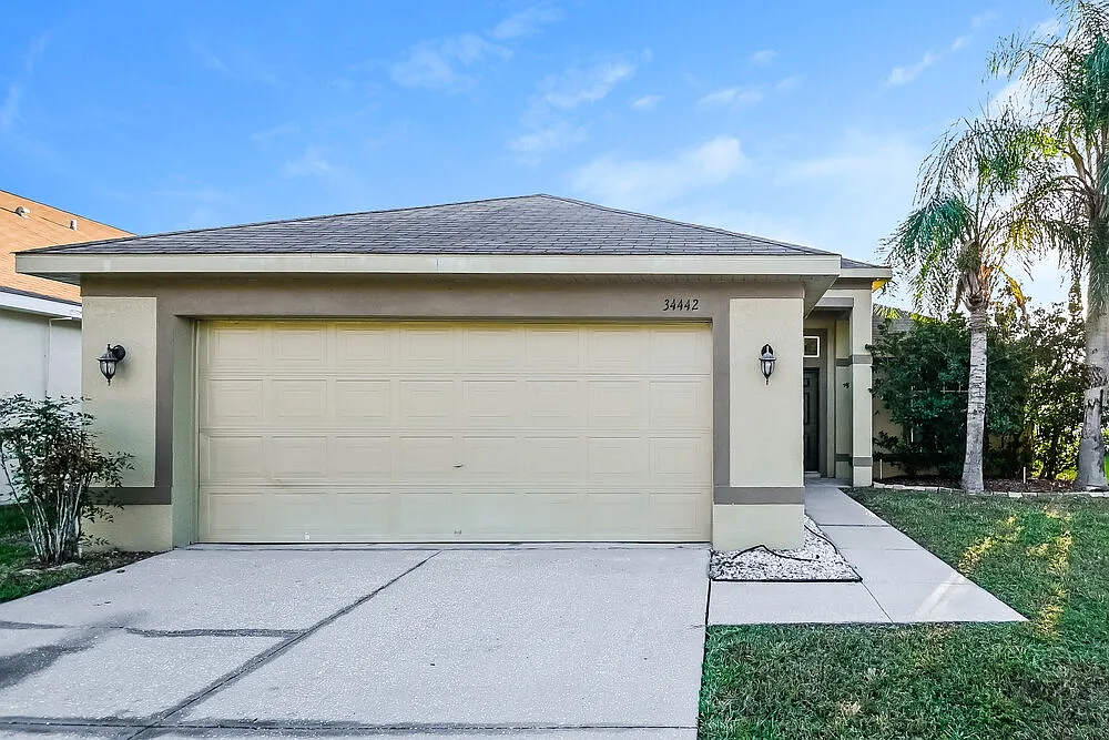 3 bed, 2.0 bath, 1224 sqft, $1,985 — Photo 1