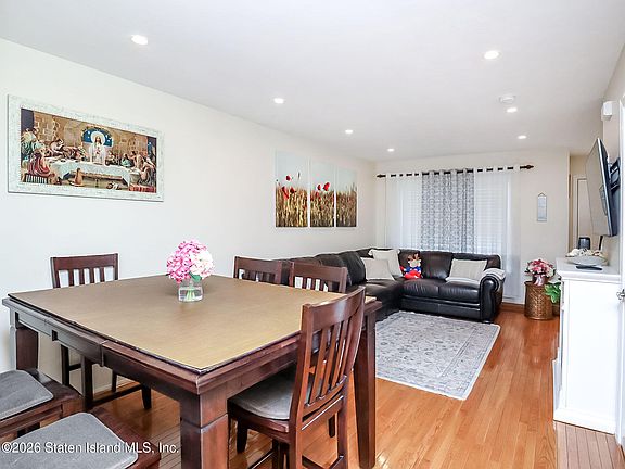 3rd image of 16 Deborah Loop