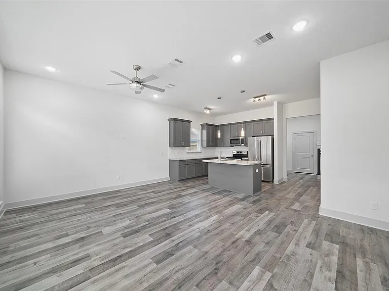 7242 Saint Augustine St #B — Photo 9