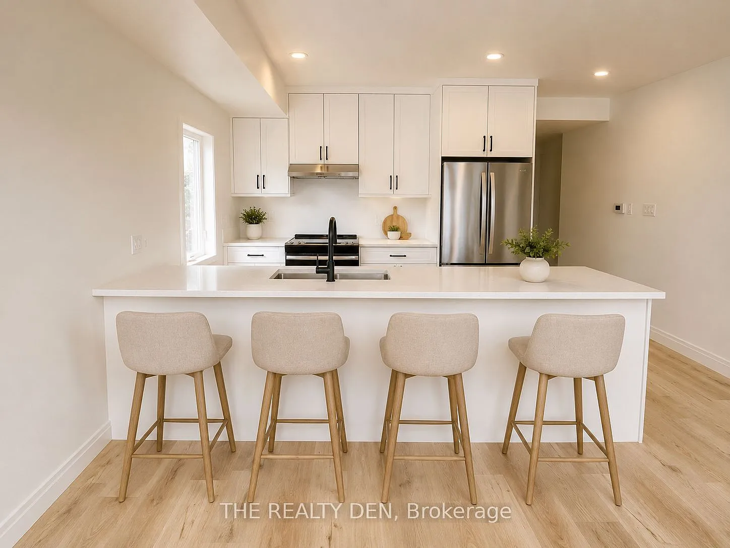 144 Alma St — Photo 1