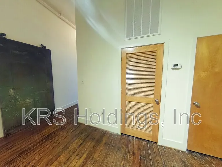 900 W Broad St — Photo 5