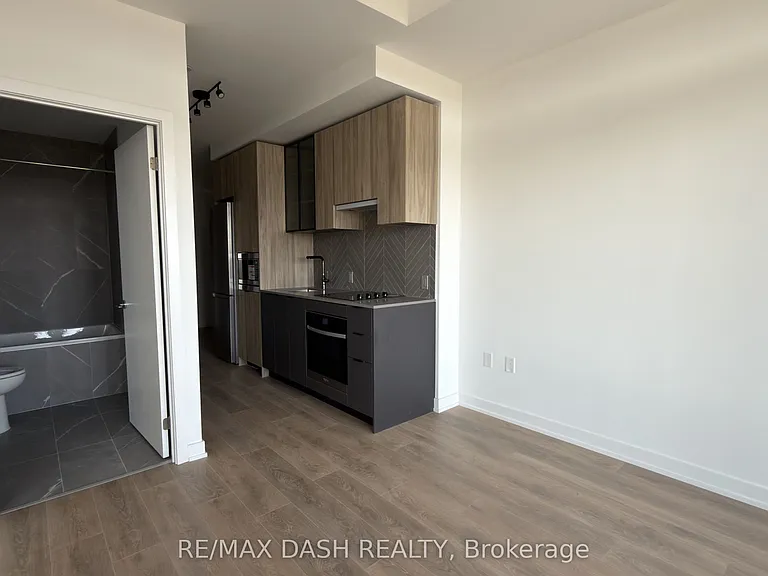 1037 The Queensway #611 — Photo 10