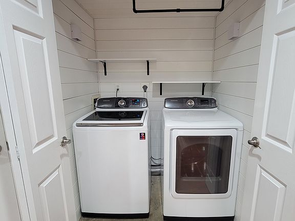 5th image of 9407 Silver Meteor Ct