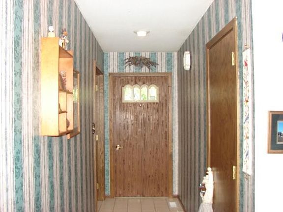 4th image of 361 Emerald Dr