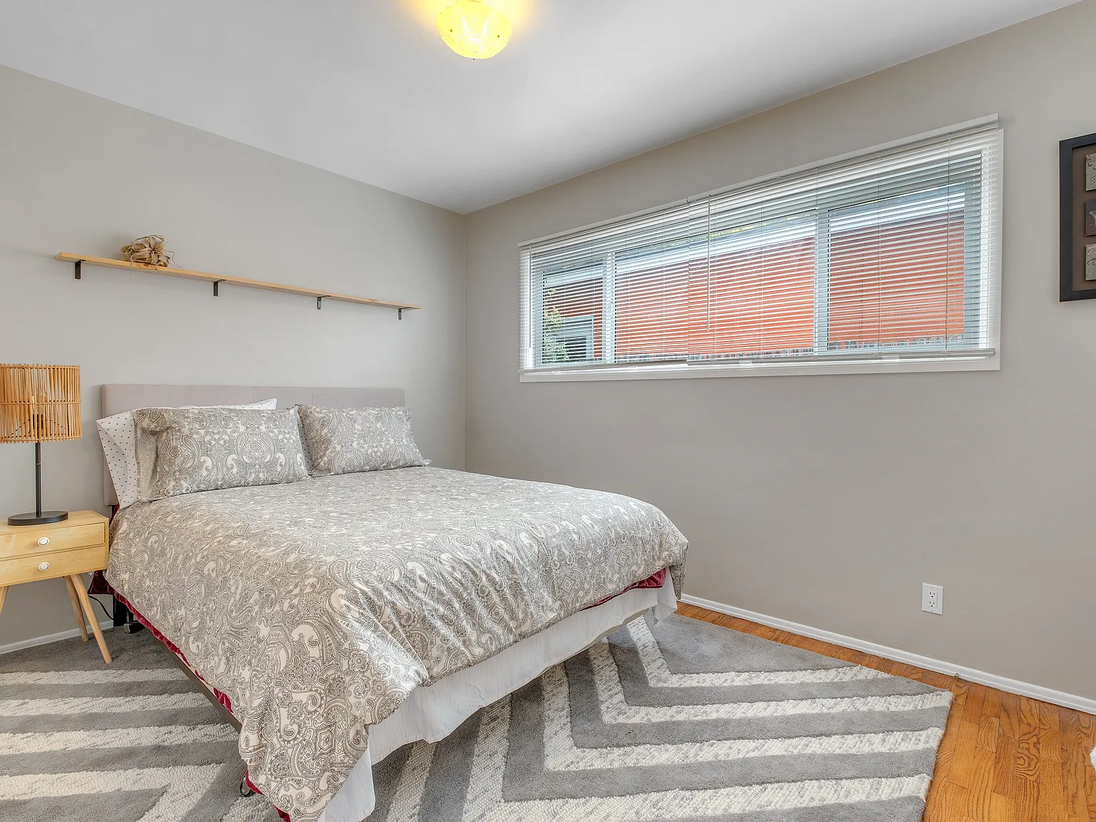 3 bed, 950 sqft, $4,400 — Photo 3