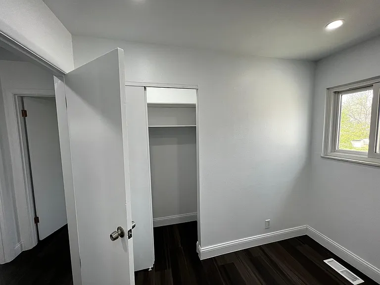 Bedroom 3 Pic2