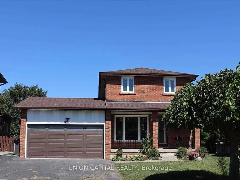 3210 Fairfox Cres — Photo 1