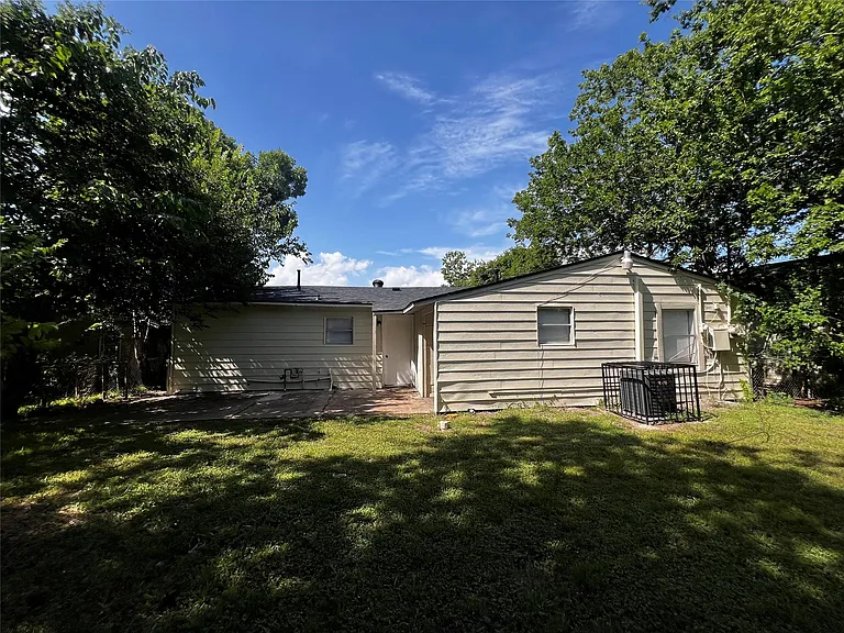 5402 Lyndhurst Dr — Photo 8