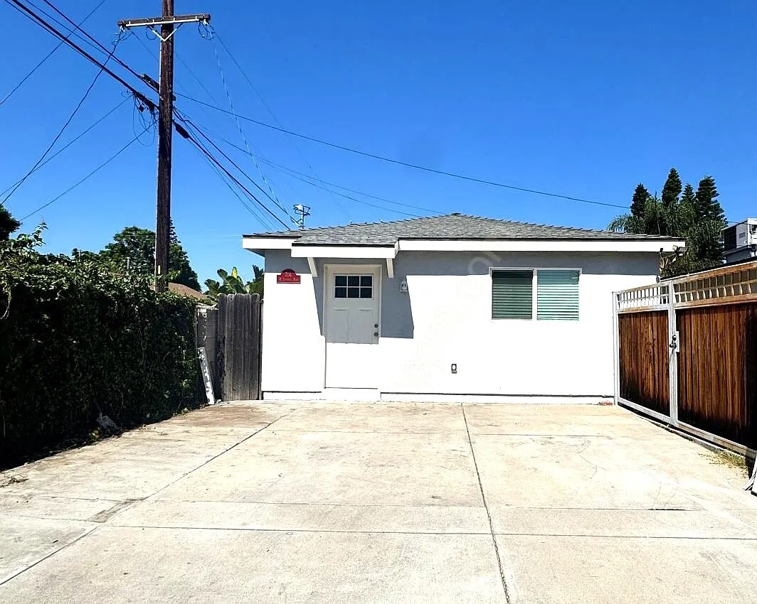 2 bed, 900 sqft, $2,450 — Photo 1