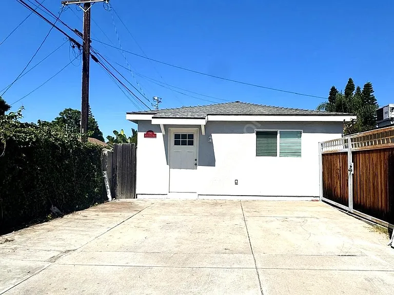 704 W Foothill Blvd — Photo 1