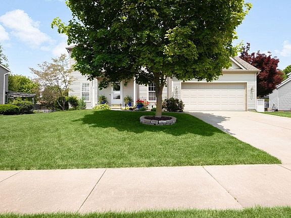 3rd image of 18165 Farmington Hills Dr