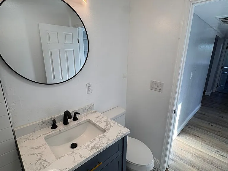 2719 E Norwich Ave — Photo 23