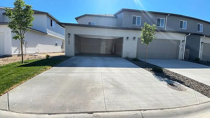 6175 N Tarako Ave — Photo 10