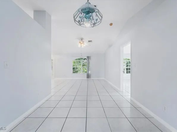 2831 White Blvd, Naples, FL 34117