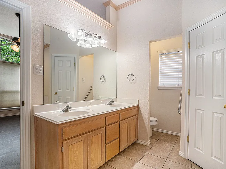 1307 Hyde Park Blvd — Photo 17