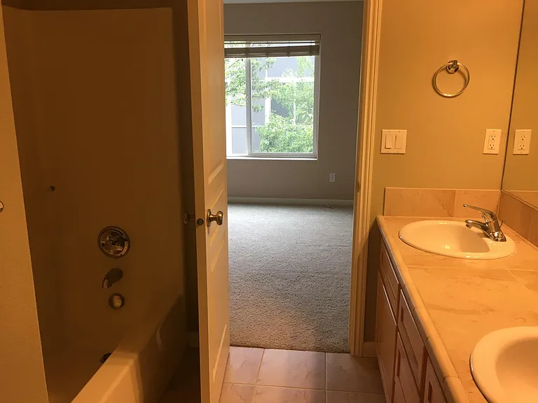 Window for fresh air in bedroom - 2 tubs