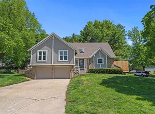 1138 NE Birchwood Pl, Lees Summit, MO 64086