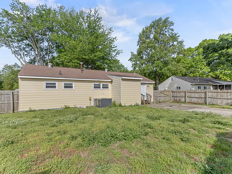 2124 Jeffrey Dr — Photo 22