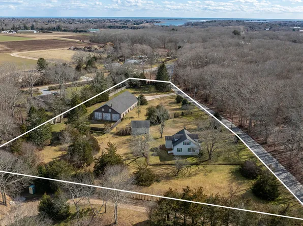 53 Narrow Ln, Water Mill, NY 11976