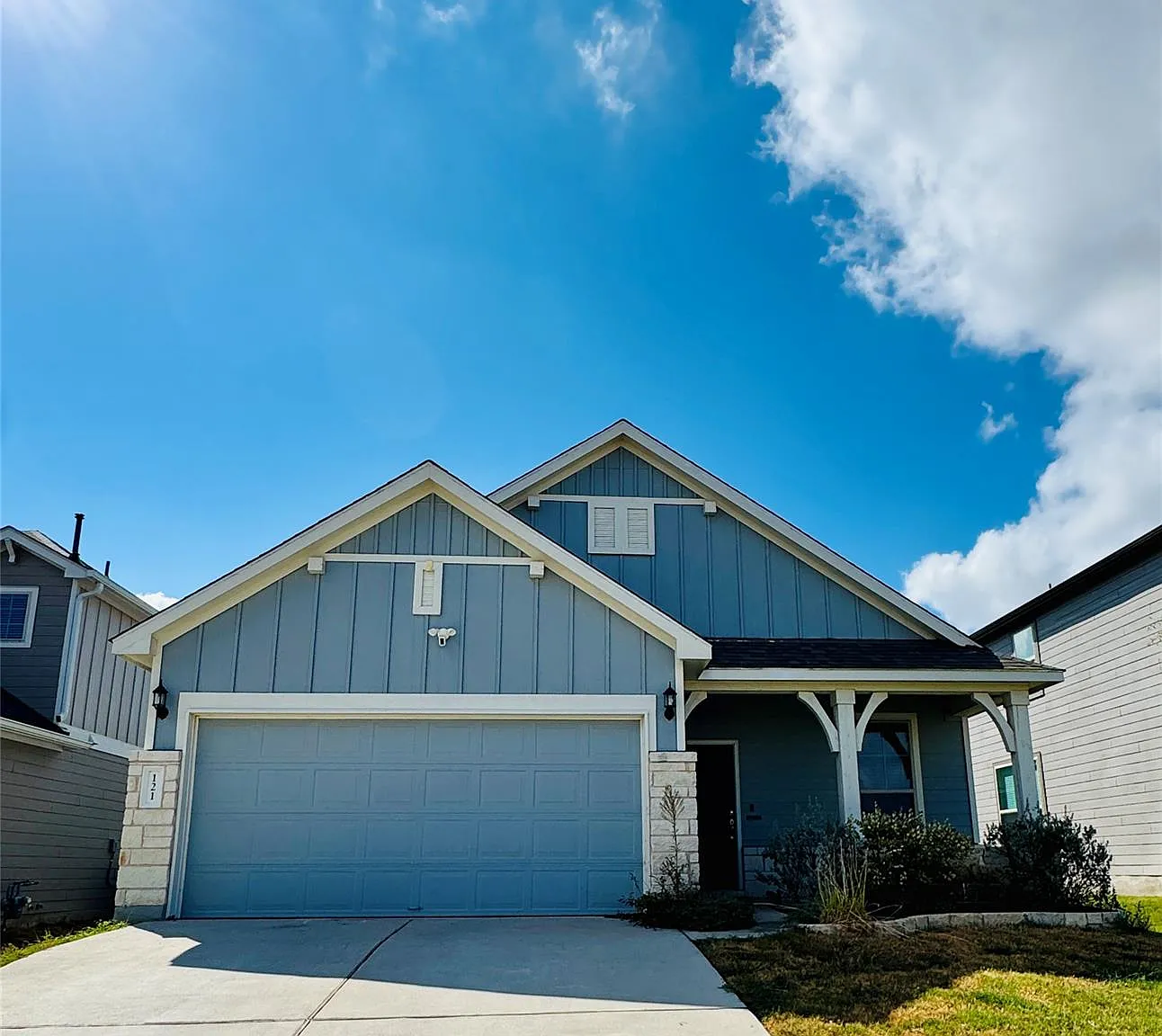 4 bed, 2.0 bath, 1689 sqft, $2,250 — Photo 1