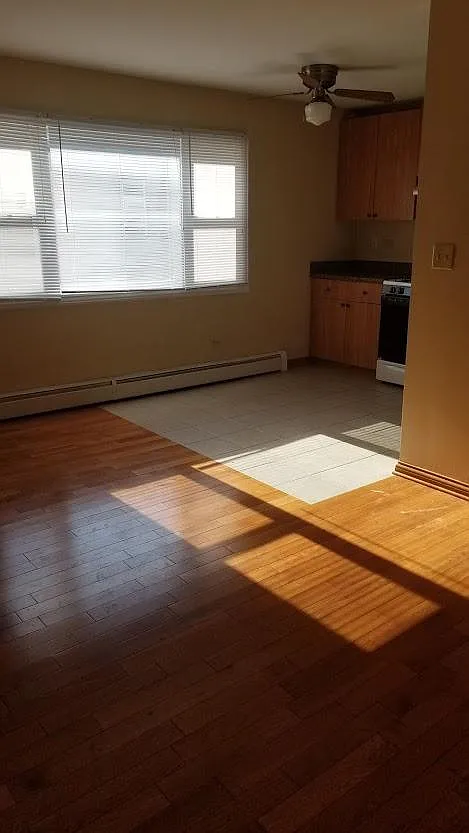 2 bed, 800 sqft, $1,500 — Photo 2