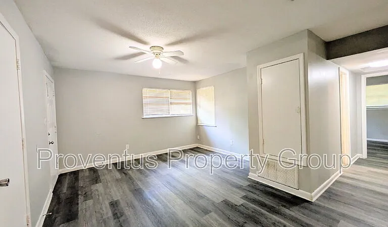 4527 Versailles Dr — Photo 8