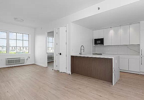 2nd image of 101 Bruckner Blvd #2R