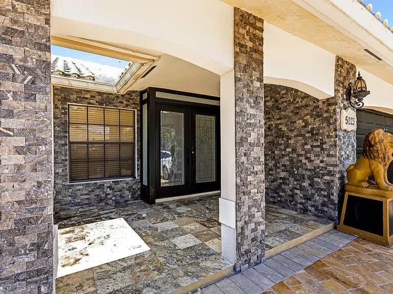 5223 Deerhurst Crescent Cir — Photo 10