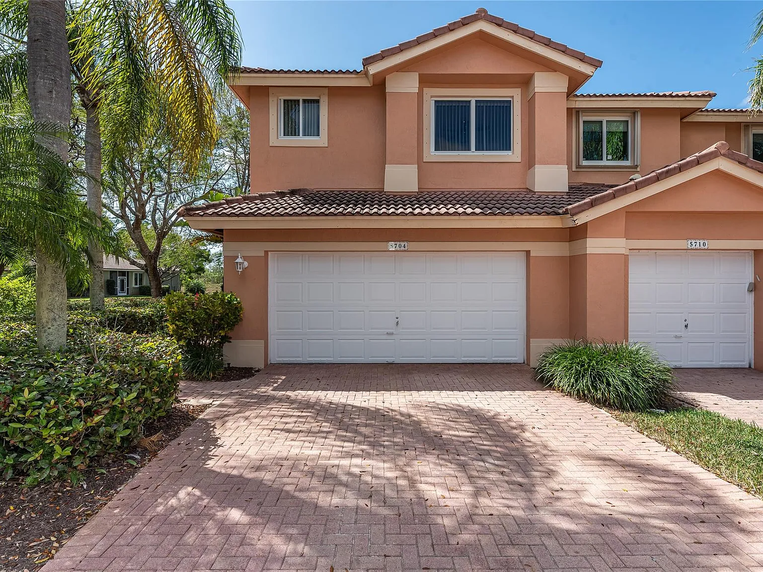 3 bed, 2.5 bath, 1727 sqft, $4,750 — Photo 3