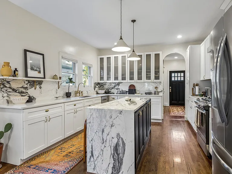 310 N Montclair Ave — Photo 15