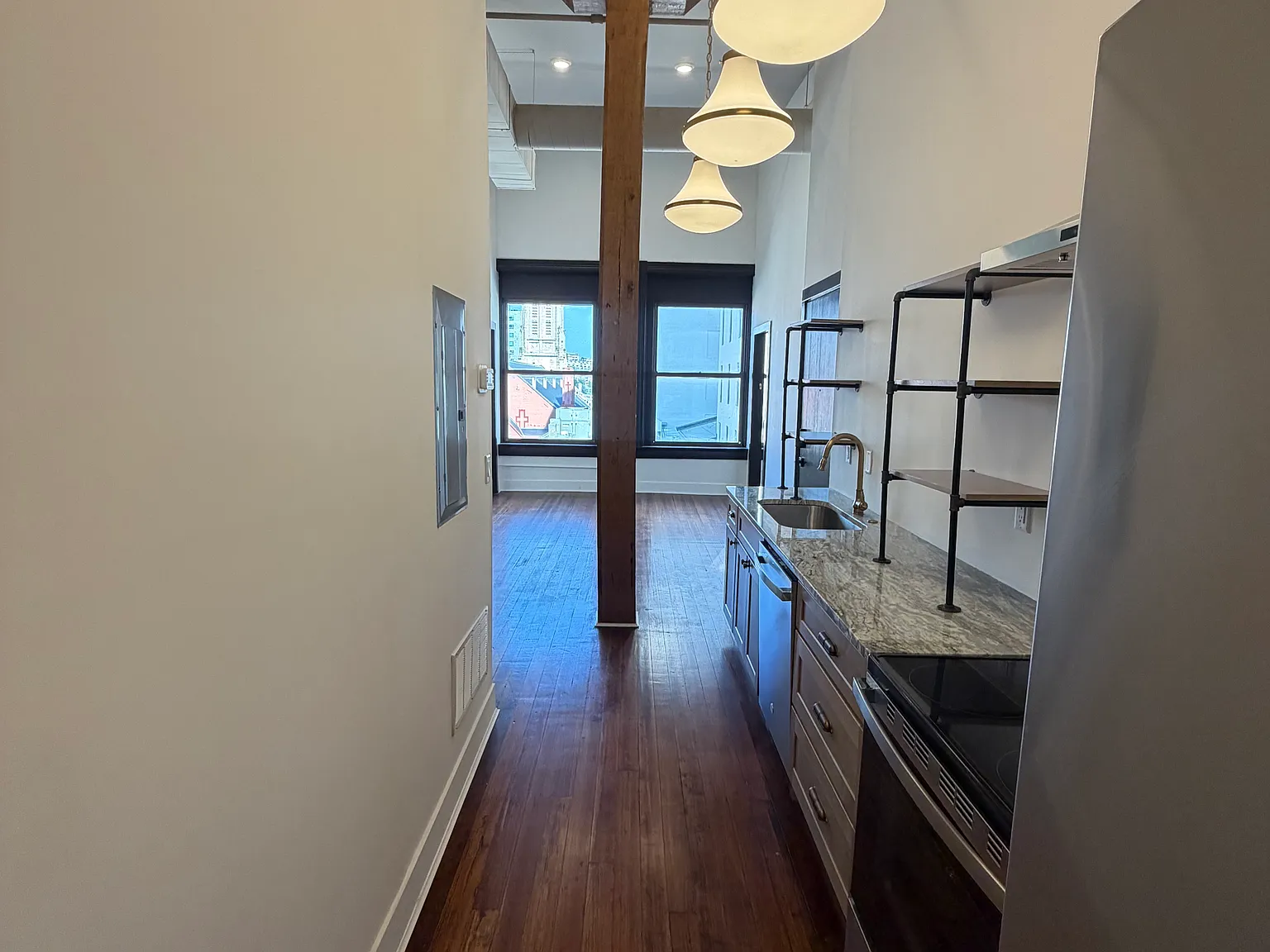 2 bed, 700 sqft, $1,800 — Photo 1