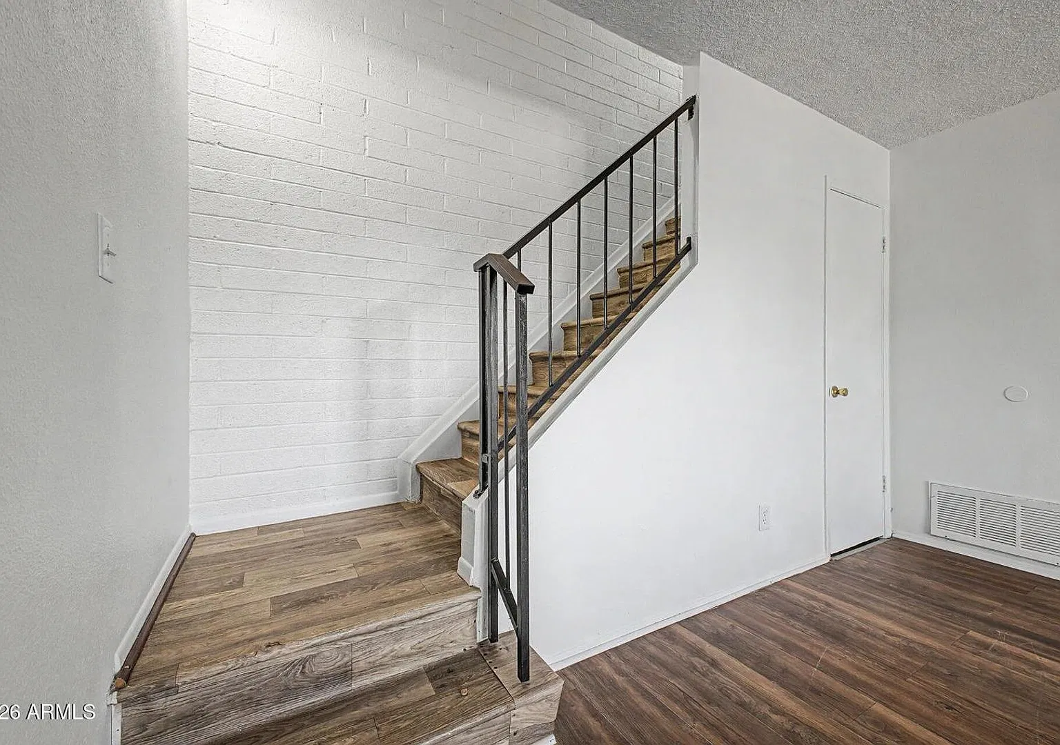 Updated 2 Bed Townhome in Phoenix — Photo 4
