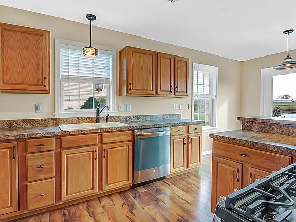 4th image of 816 Walnut Crest Dr #L-0085