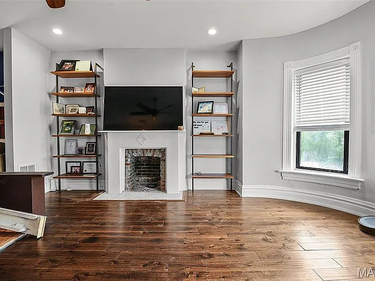 4631 Washington Ave — Photo 5