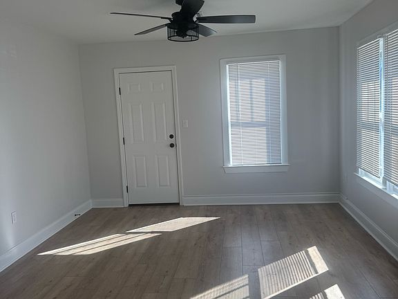 4th image of 400 E Hickory St