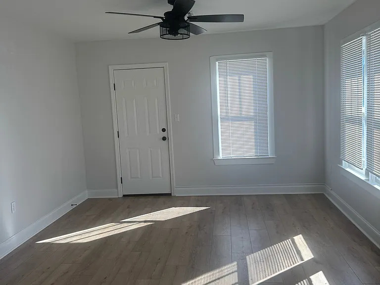 400 E Hickory St — Photo 4
