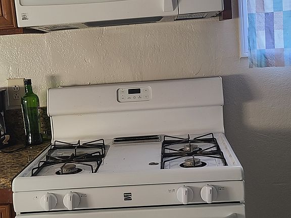 Gas range & in cabinet microwave