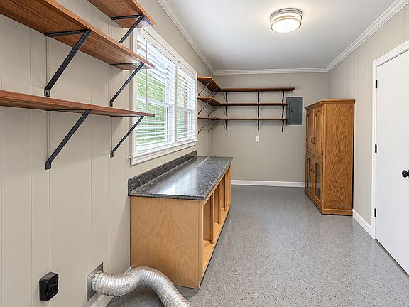 5th image of 19 Bridgewood Ave