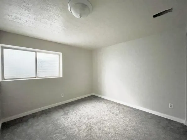 10930 S Pleasant Hill Cir, Sandy, UT 84092