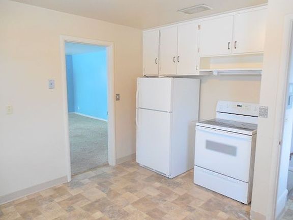 3rd image of 1035 Custer Ave