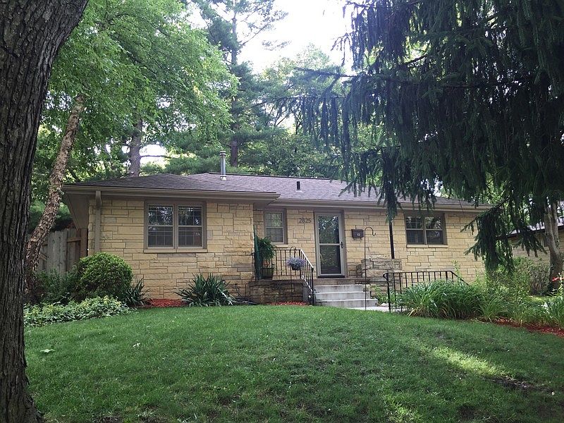 1st image of 2825 S 42nd St