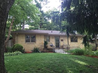 2825 S 42nd St, Lincoln, NE 68506
