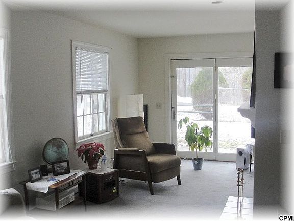 Living area w/fireplace