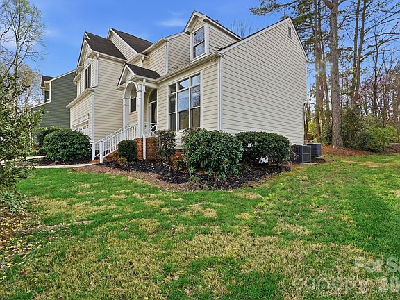 3rd image of 4915 Benthaven Ln