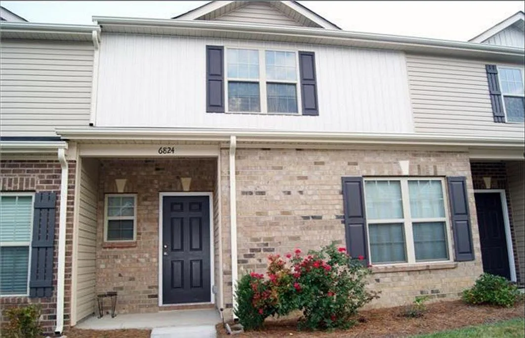4 bed, 2.5 bath, 1700 sqft, $2,050 — Photo 1