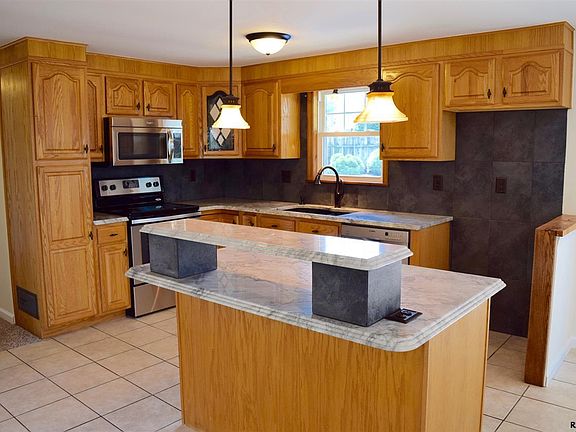 5th image of 701 Franlyn Dr