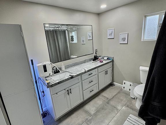 4th image of 604 E Papago Dr