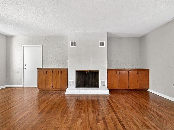 4th image of 914 NE 11th Ave